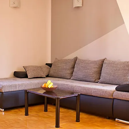 Kanegra Apartman *